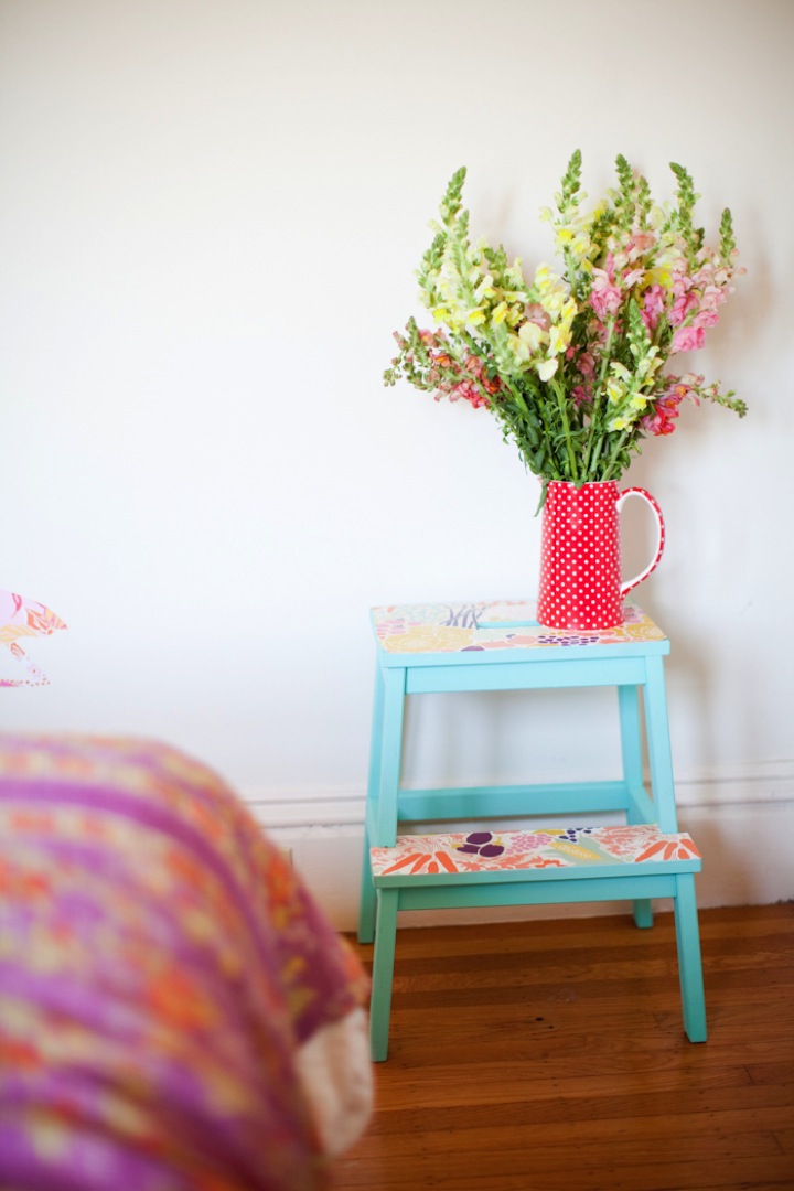 DIY-stool-with-wallpaper